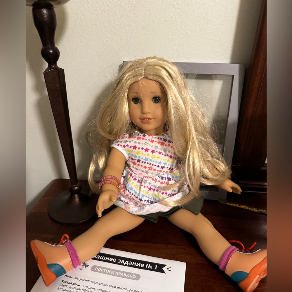 American Girl Doll American Girl Kira Doll of Year 2021 + shoes